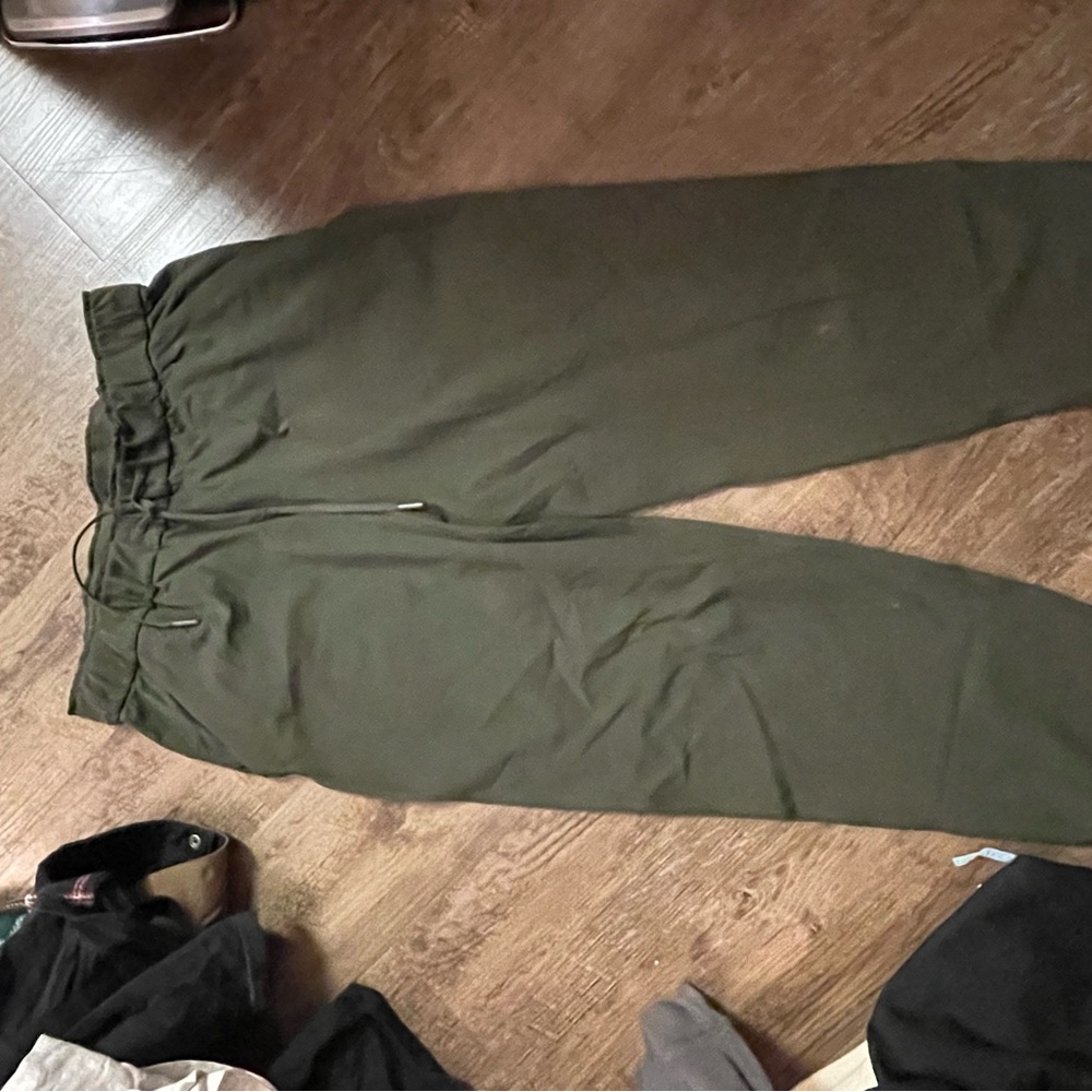 Lululemon green joggers